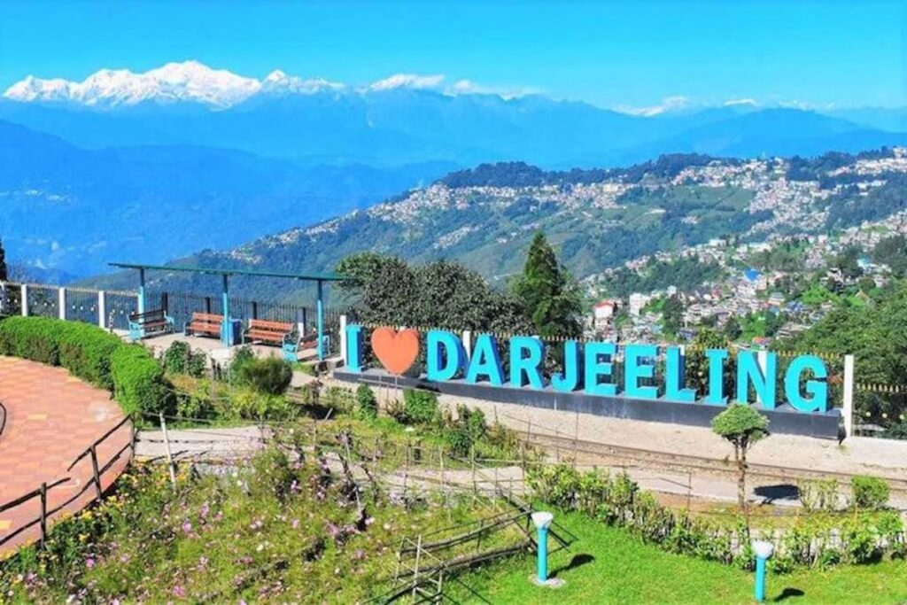 Darjeeling in January with tea gardens and Kanchenjunga views