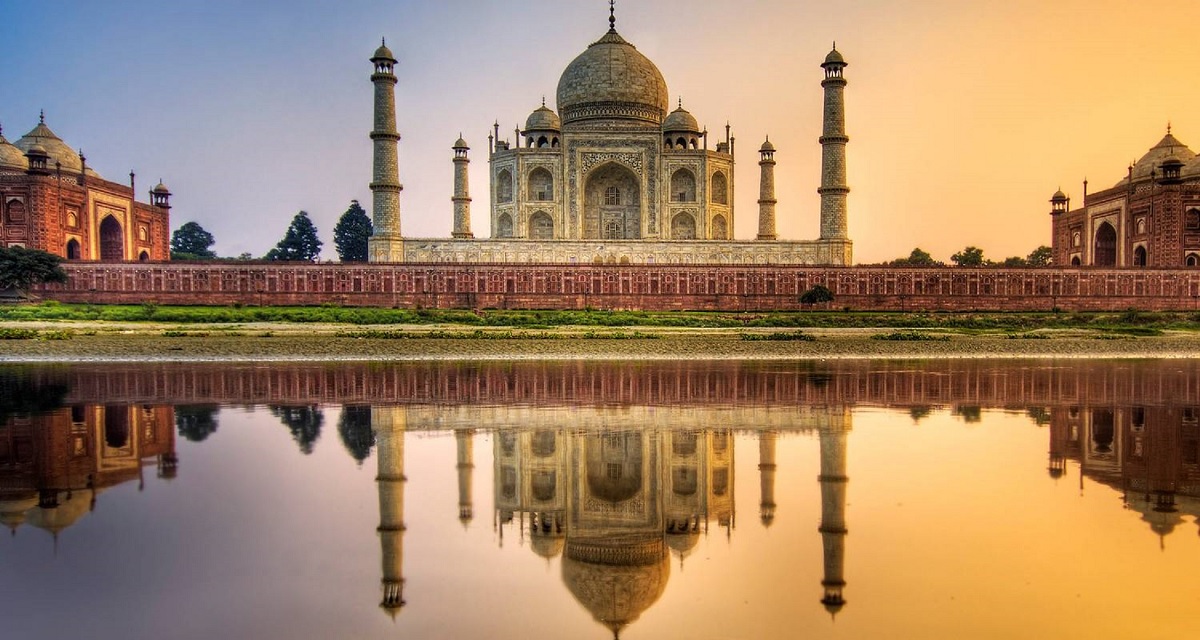 Understanding the Gates of the Taj Mahal