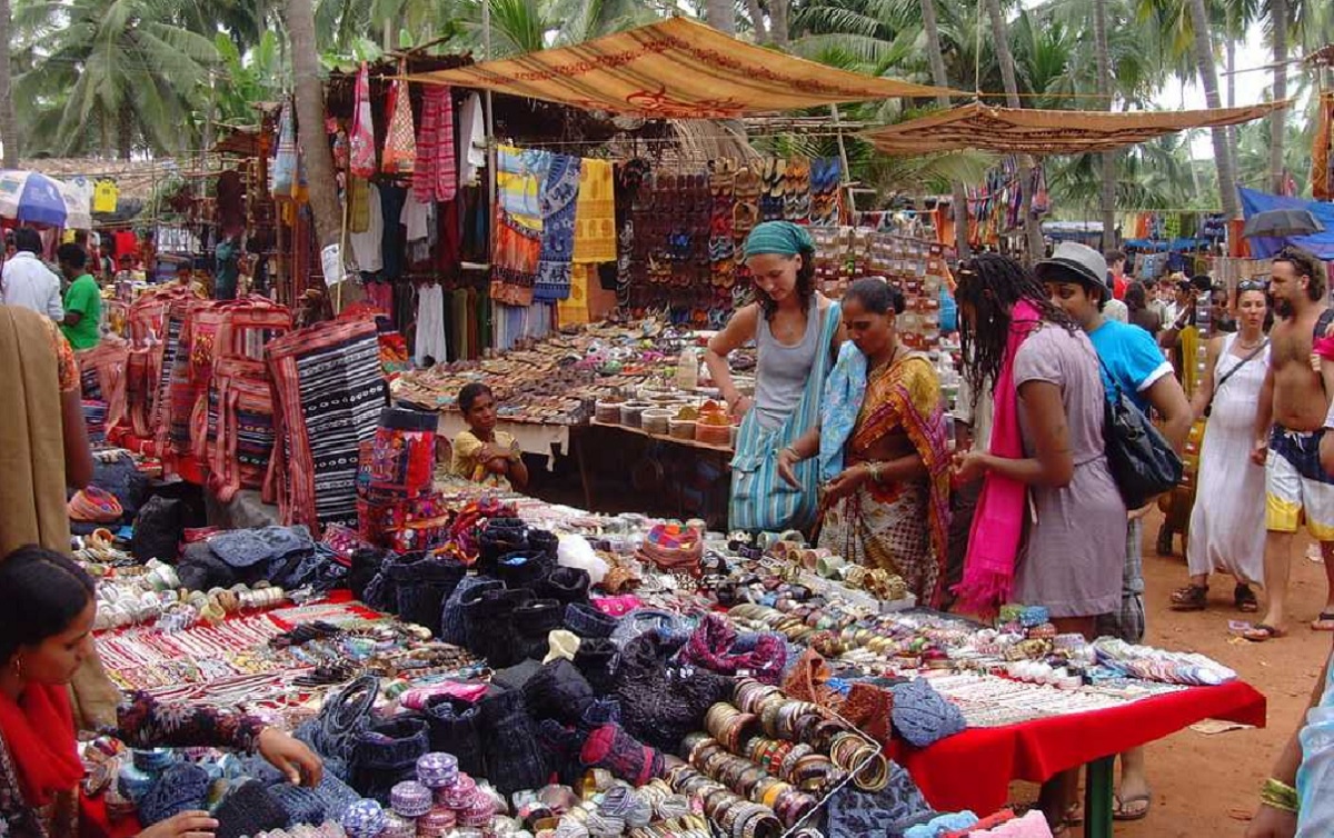 Shopping & Souvenirs During Monsoon
