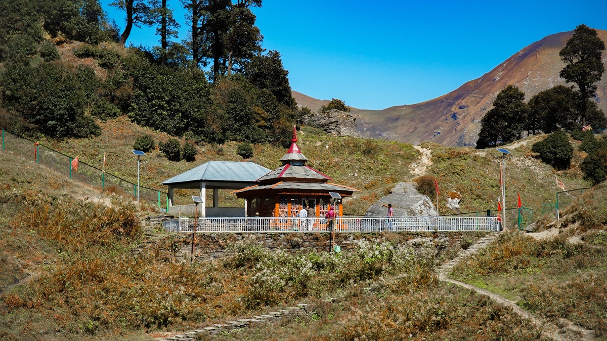 How to Reach Jibhi by Flight