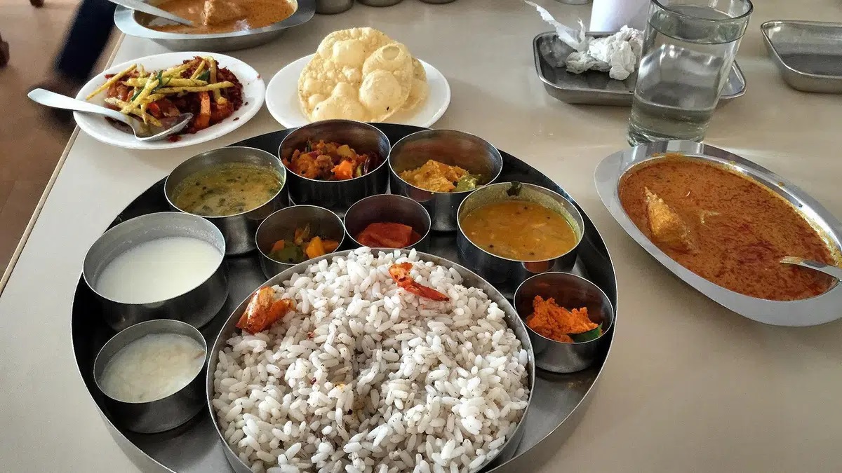 The Budget Delight: Kayees Rahmathullah Hotel