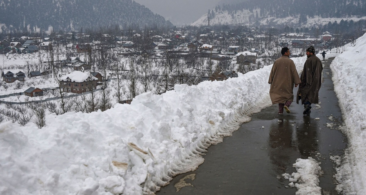 When Can You Witness the First Snowfall in Manali?