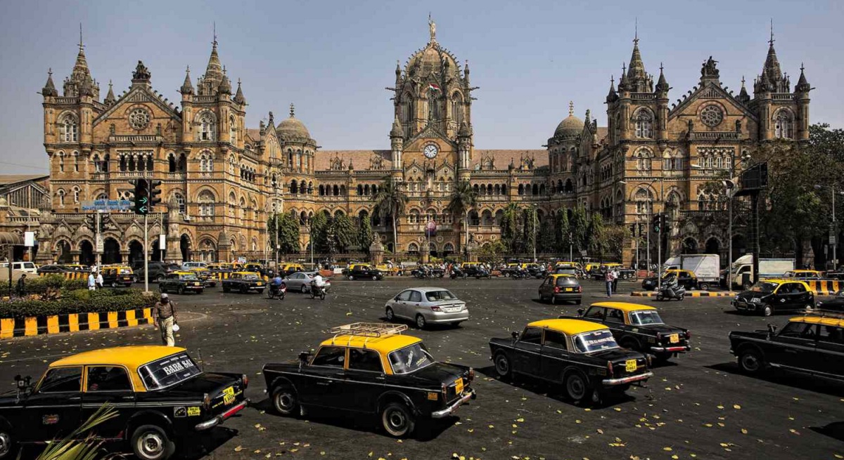 Transportation: Getting Around Mumbai Affordably