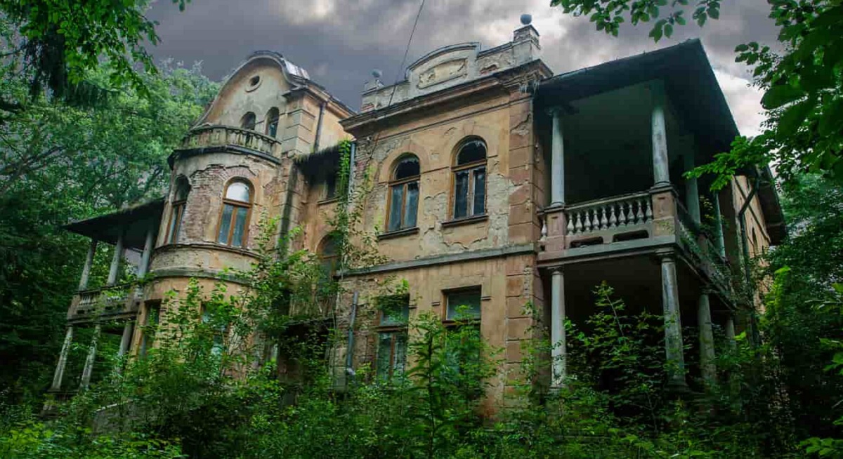 Tips for Exploring Haunted Places Near Mumbai
