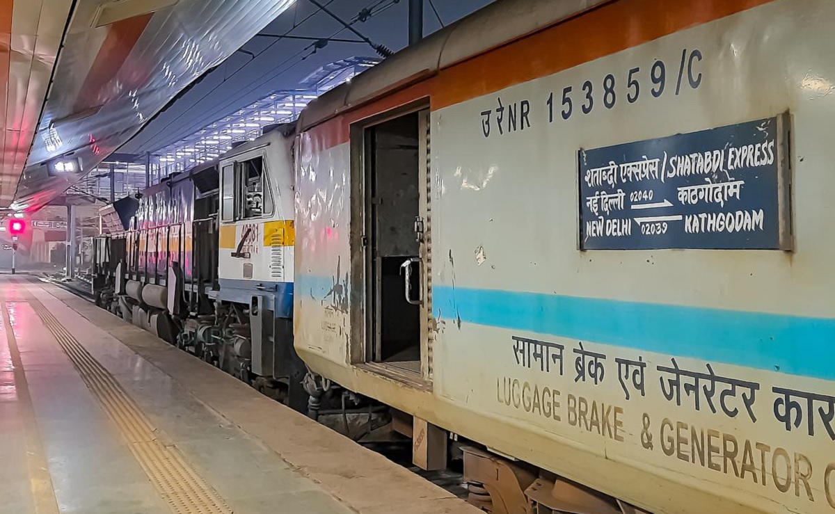Popular Trains From Delhi to Kathgodam: