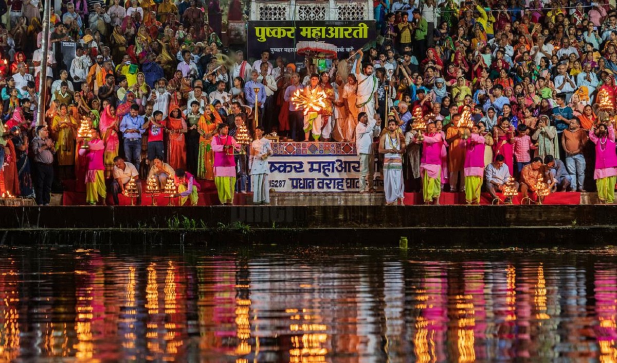 Evening Aarti at Varaha Ghat: