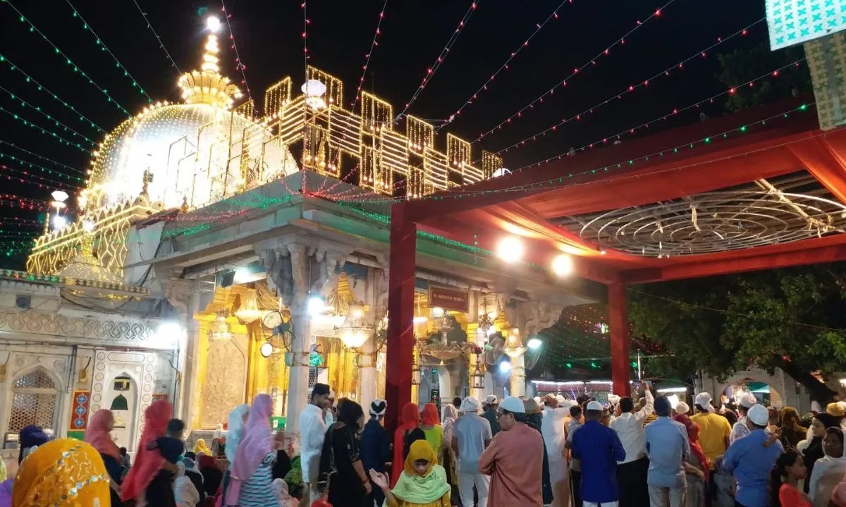Start with a Spiritual Visit to Dargah Sharif:
