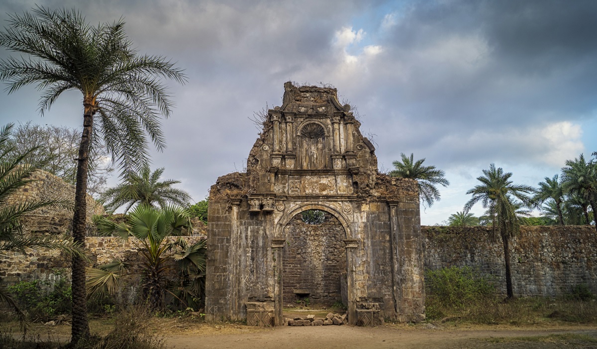 Vasai Fort, Vasai: A Ghostly Fortress by the Sea