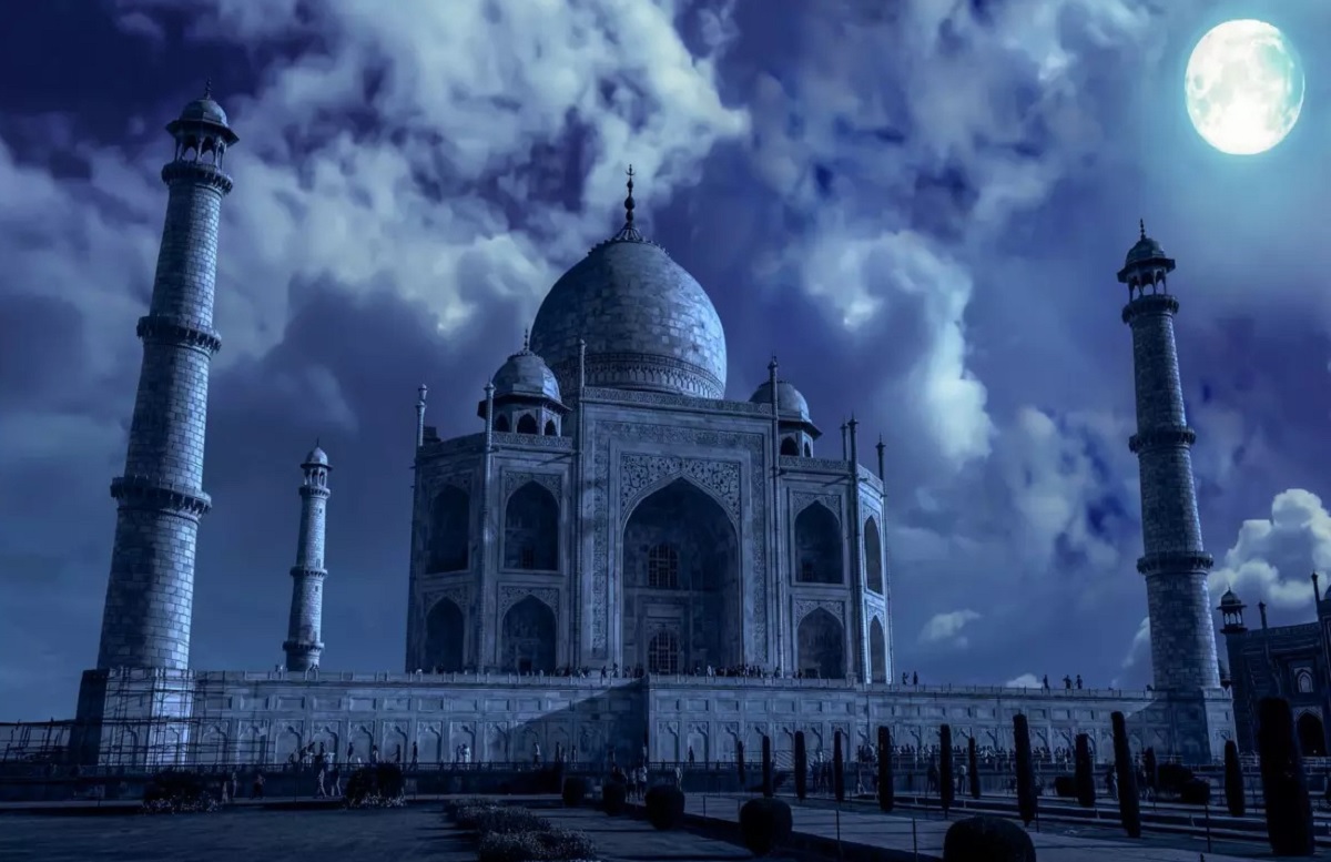 Moonlight Viewing of the Taj Mahal Agra