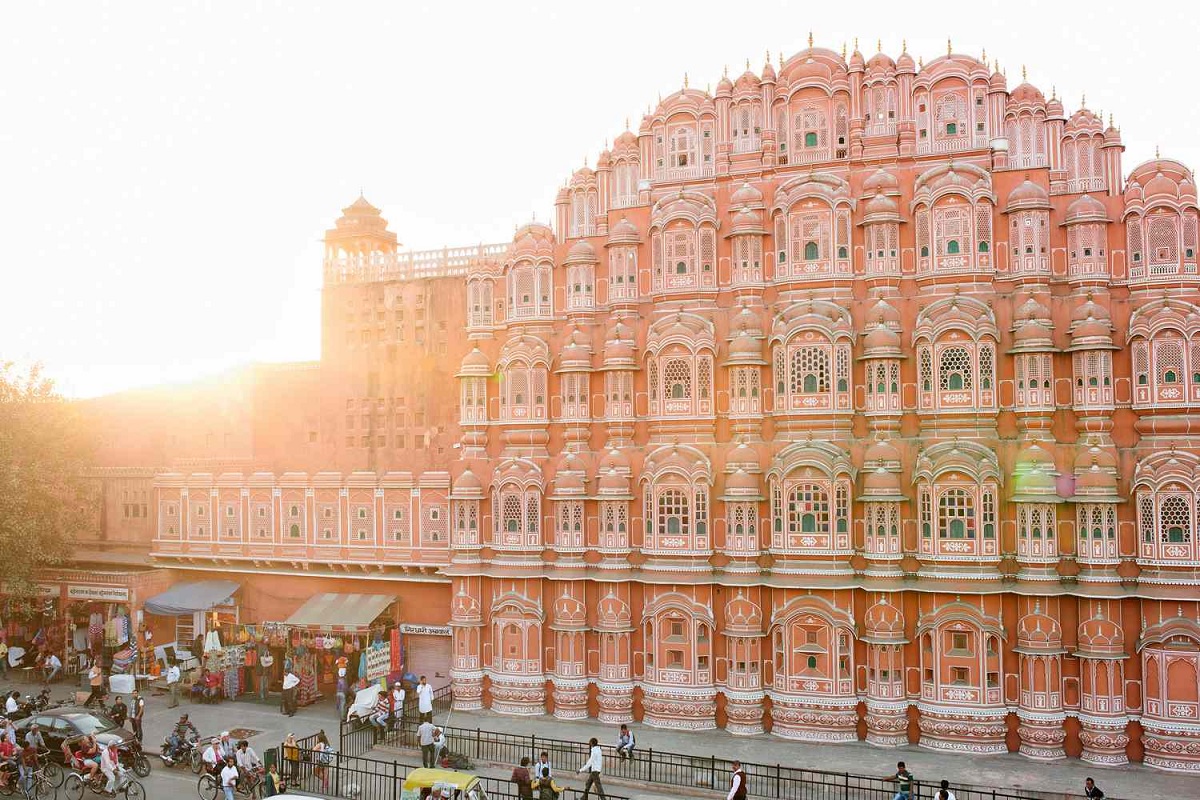 How to Reach Hawa Mahal