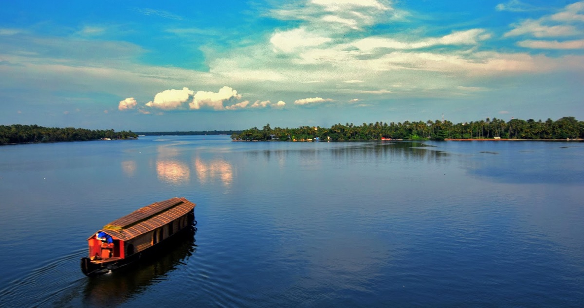 Travel Tips for a Smooth Houseboat Experience