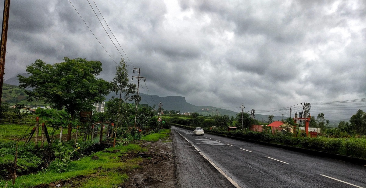 How to reach Trimbakeshwar Jyotirlinga Temple by road from Nashik Mumbai Pune