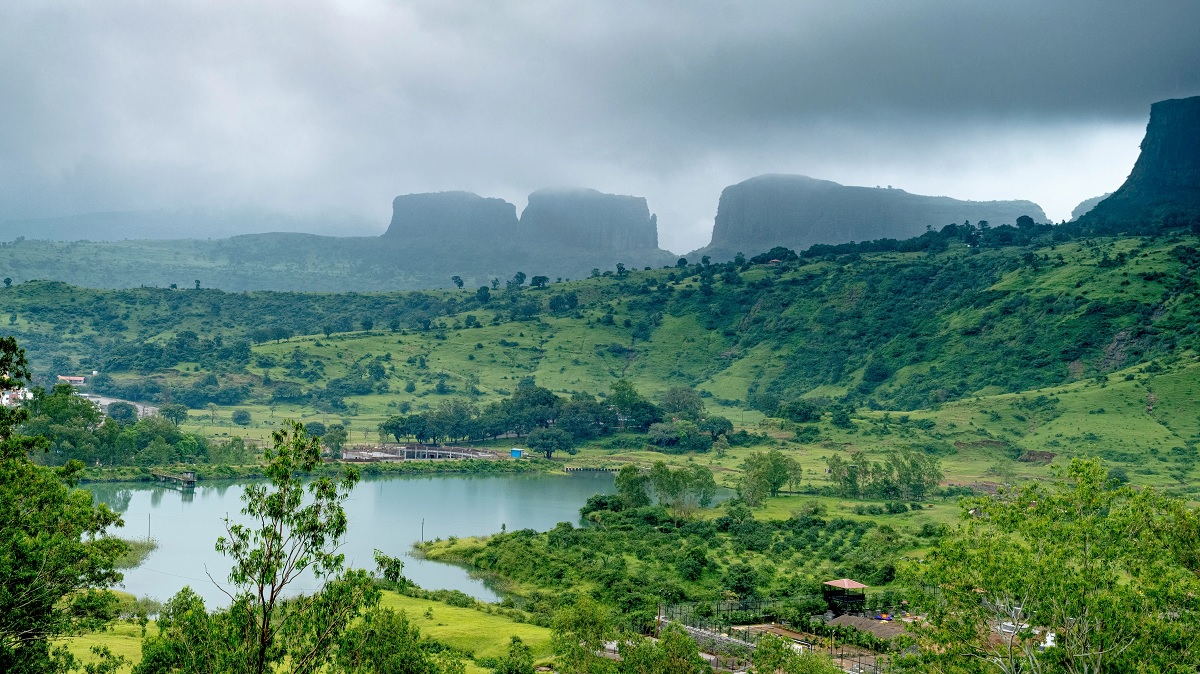 Nashik – Wine, Temples & Rolling Vineyards Why Visit: