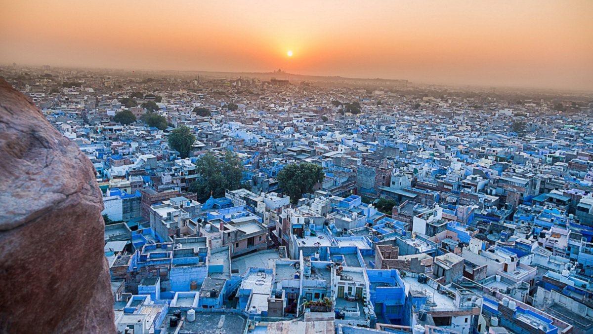 Architecture & Cityscape: Blue vs. Gold – Which City Charms More?