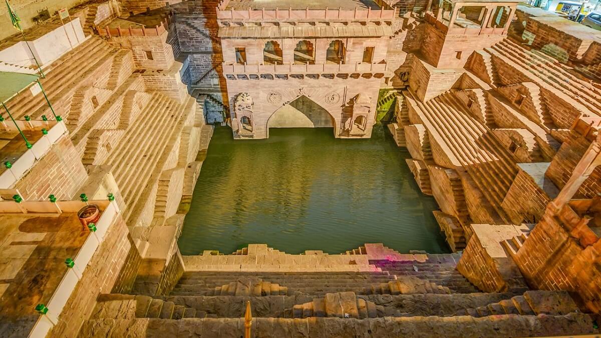 Palaces, Stepwells, and Cultural Immersion