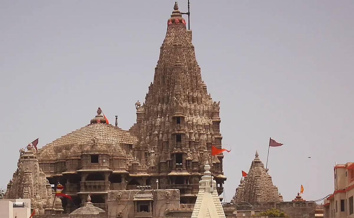Where is Dwarkadhish Temple Located?
