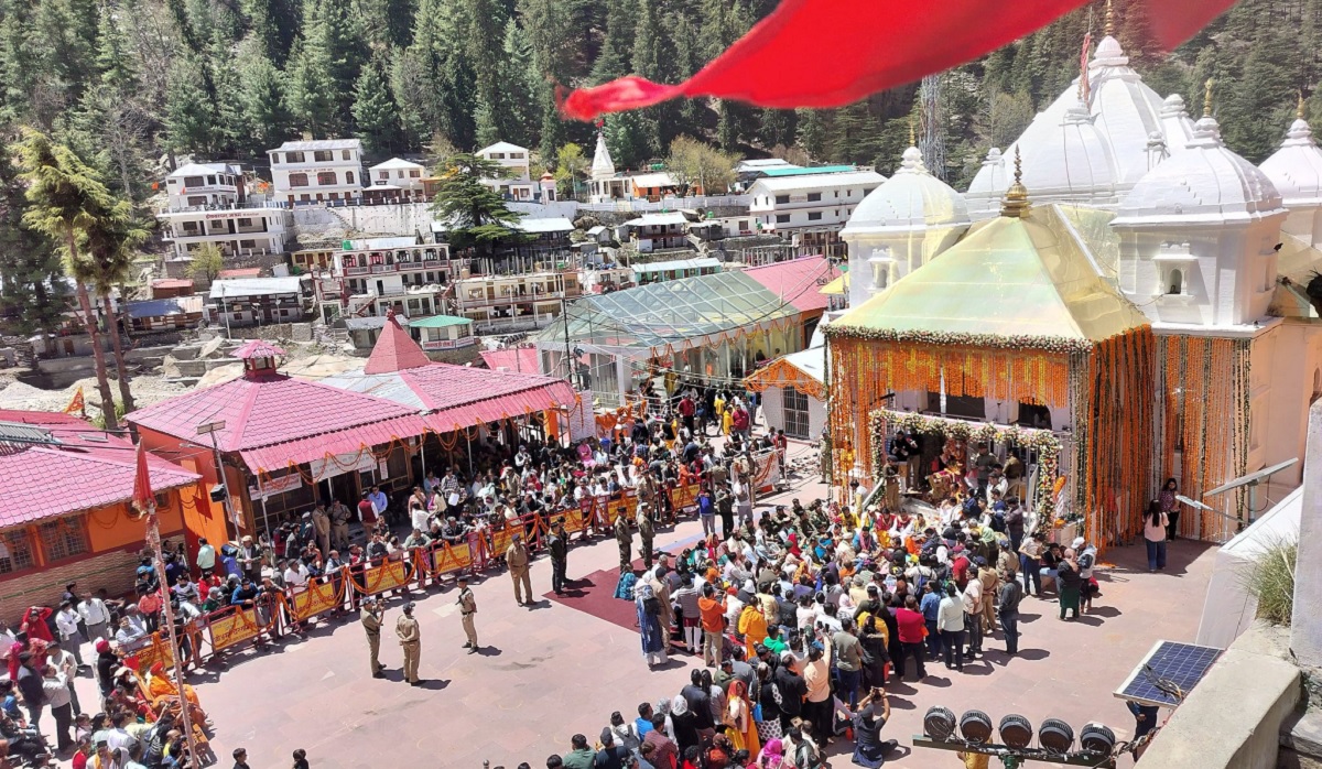 Essential Stops and Attractions Along Your Route