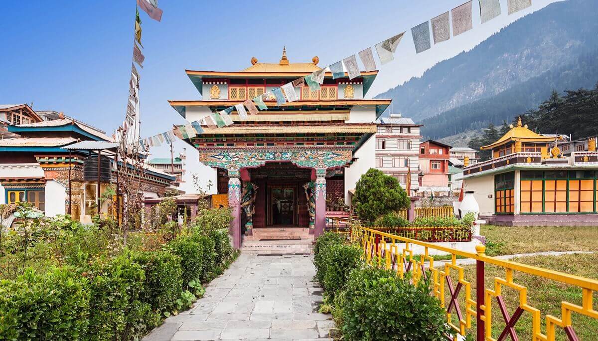 What Is the Best Time to Visit the Tsuglagkhang Complex?