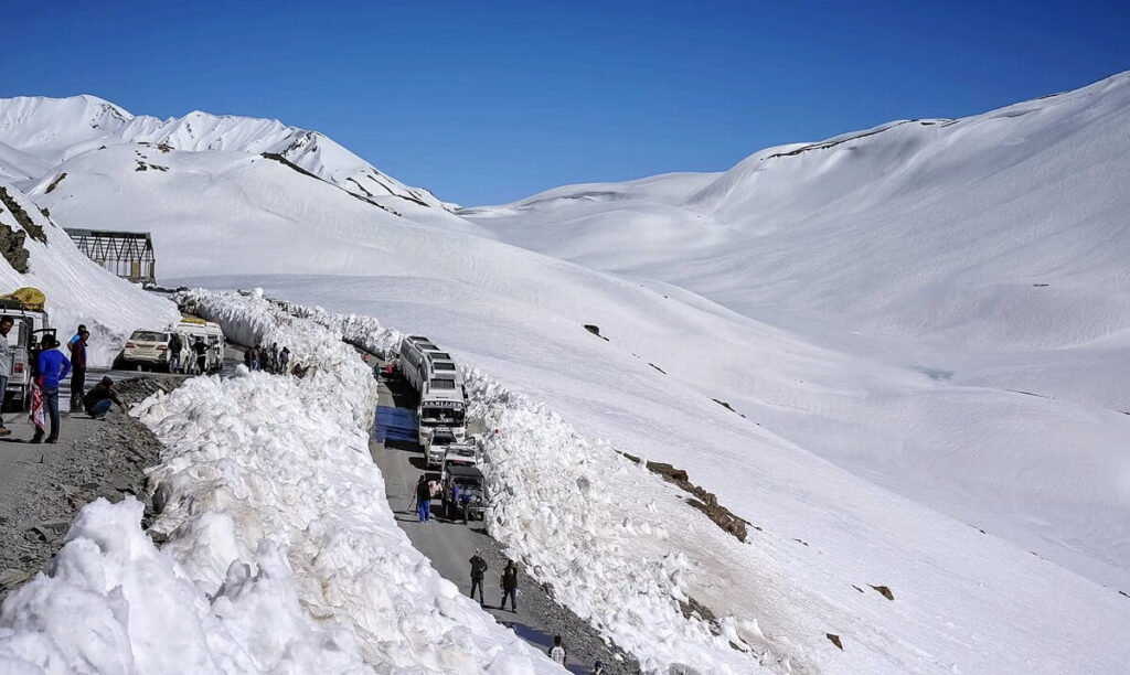 Rohtang La in March: Weather, Attractions, Travel Tips & Best Ways to Reach