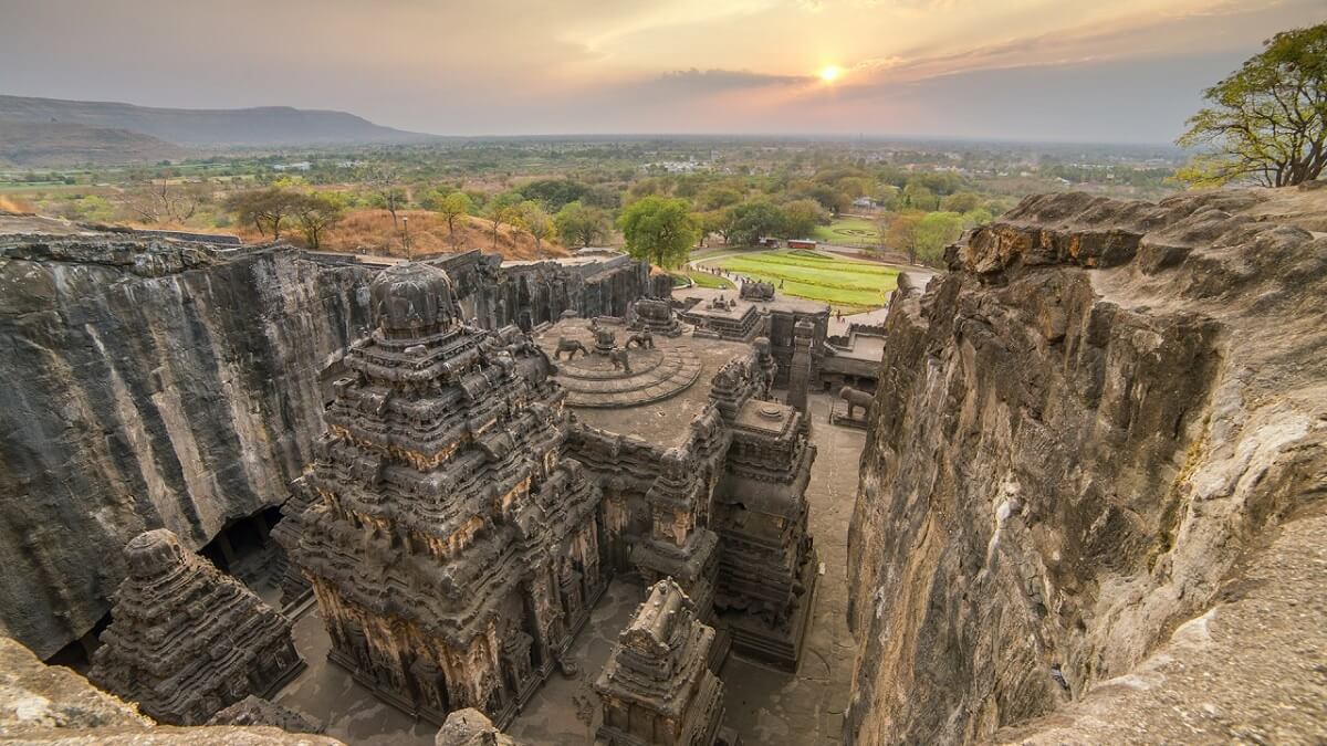 Best Travel Itineraries for Ajanta Caves Visitors
