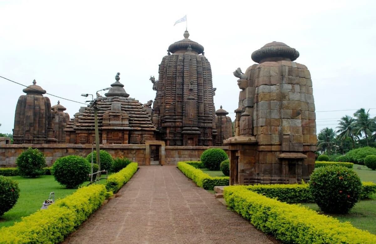 Origins and Historical Evolution of Lingaraj Temple