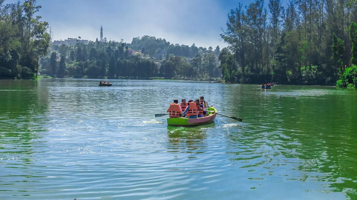 Enjoy a Boating Session on Ooty Lake