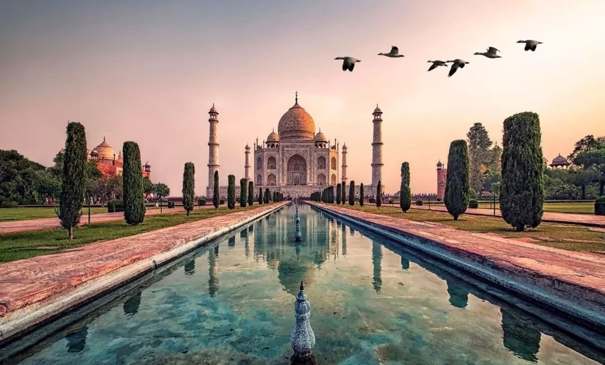 Don’ts at the Taj Mahal