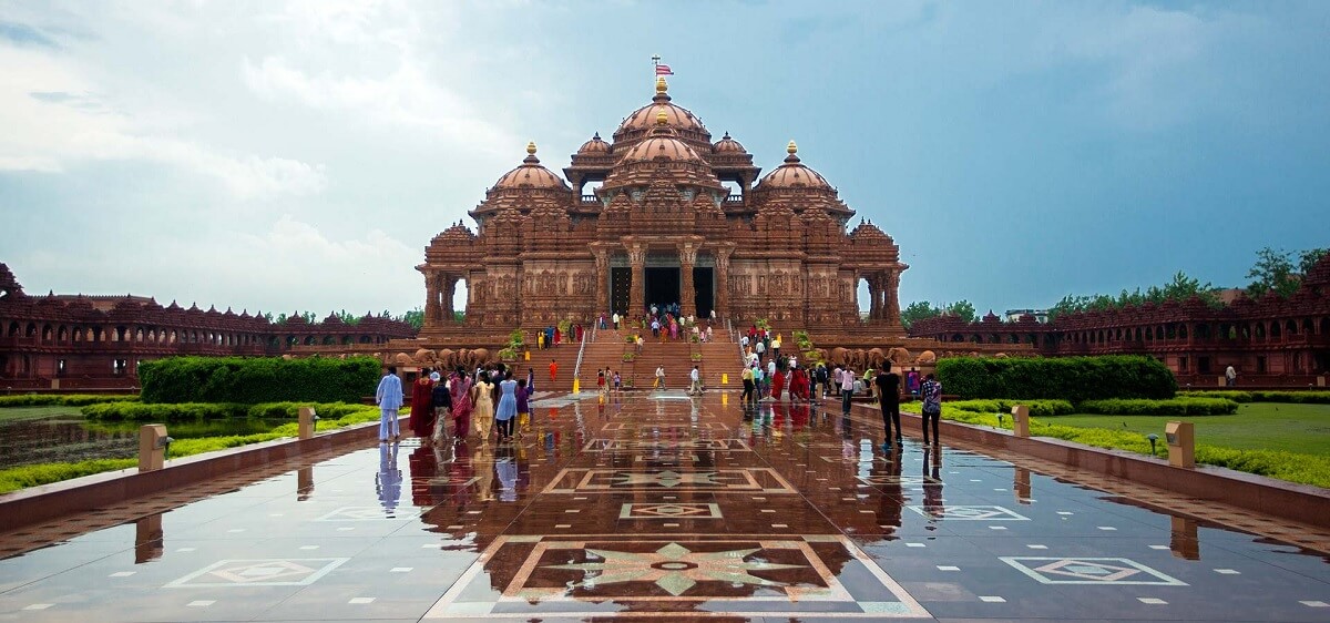 Experience Grandeur at Akshardham Temple