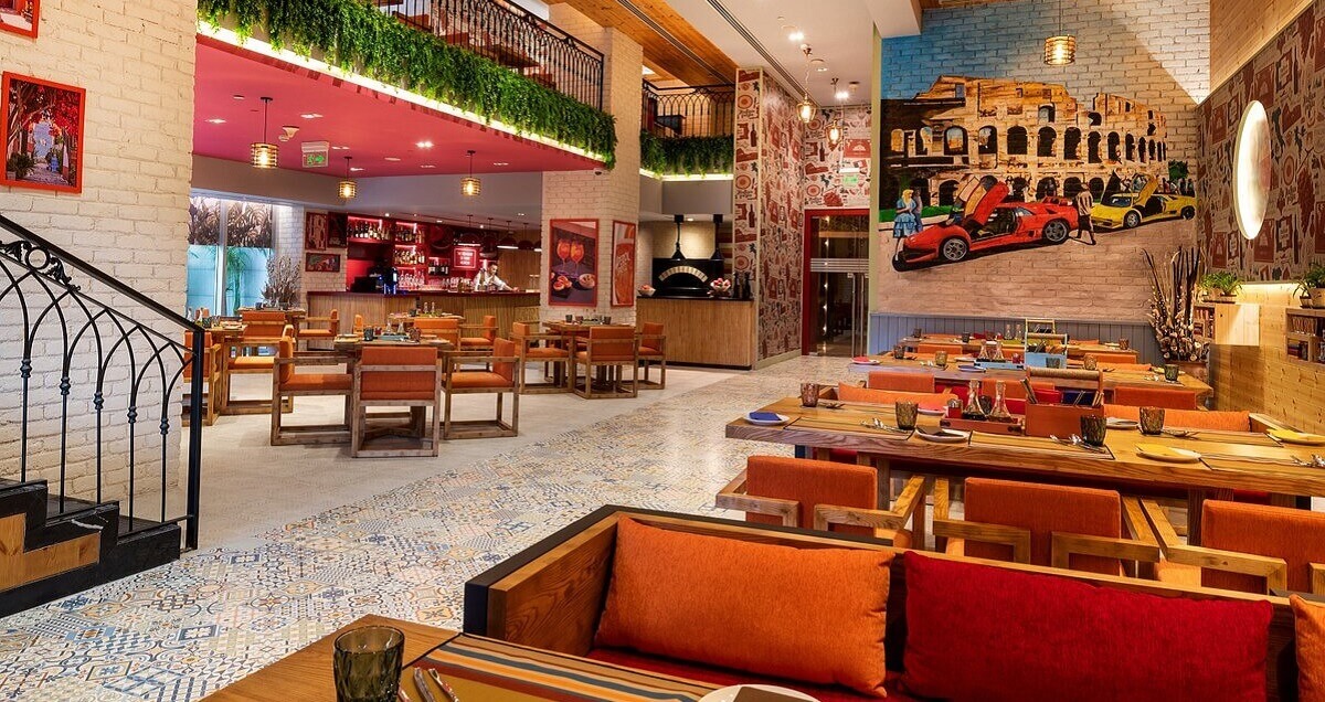 Rose Café, Saket