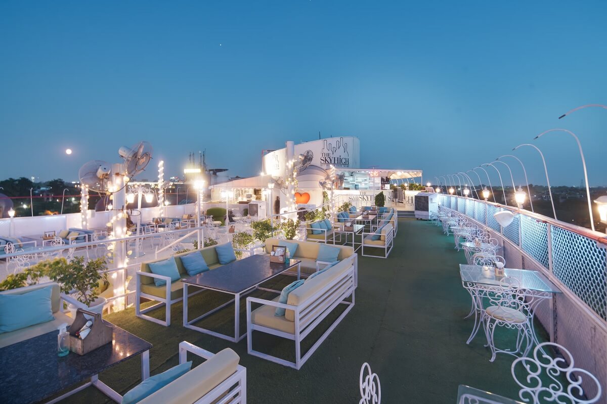 Sky High, Ansal Plaza- rooftop cafes in Delhi