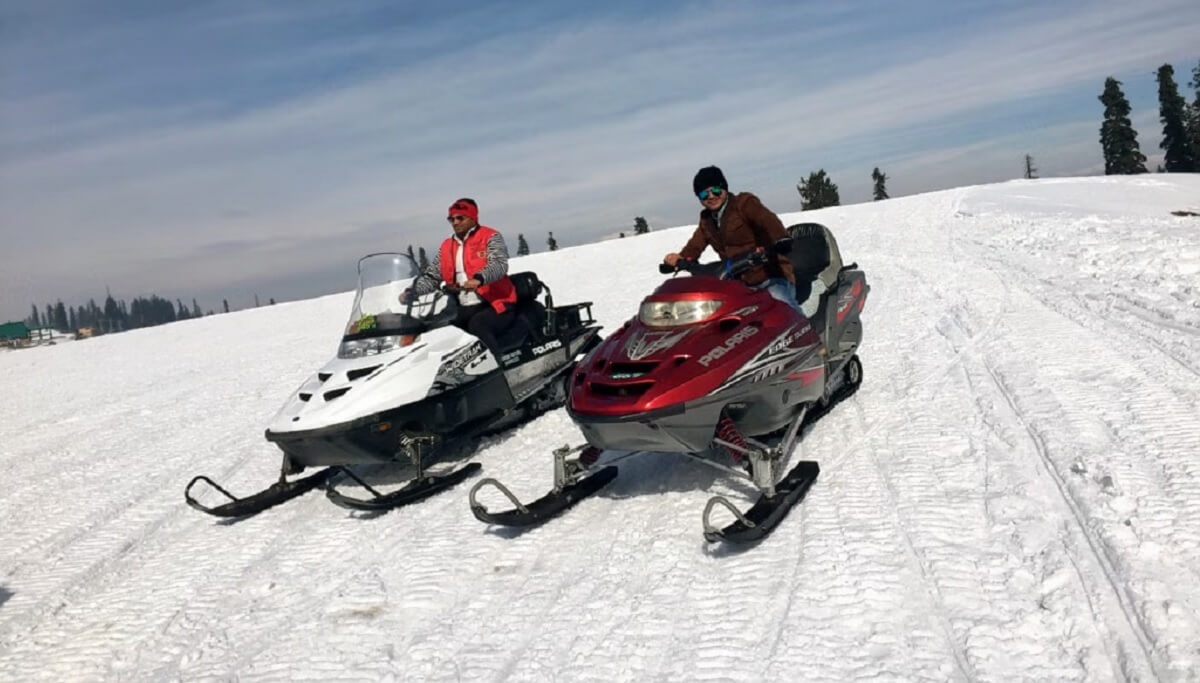 Snowmobiling in manali