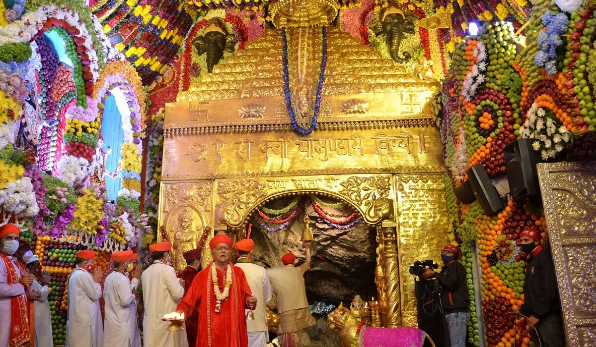 What Happens During the Aarti?