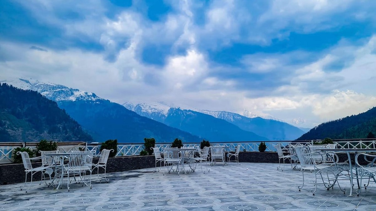 What to Keep in Mind While Booking a Mountain-View Hotel in Manali