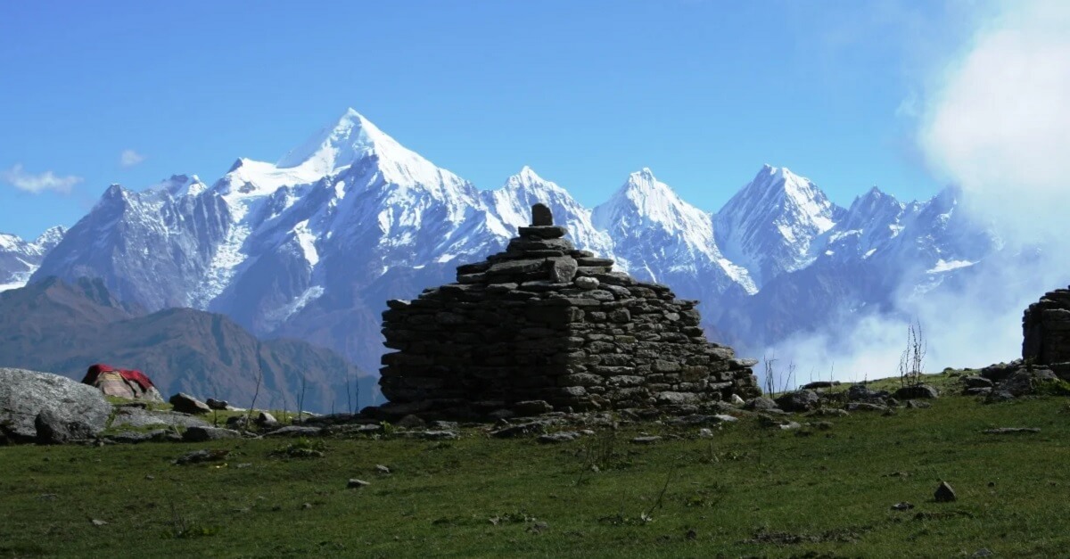 Summer (May to June) – The Trekker’s Paradise