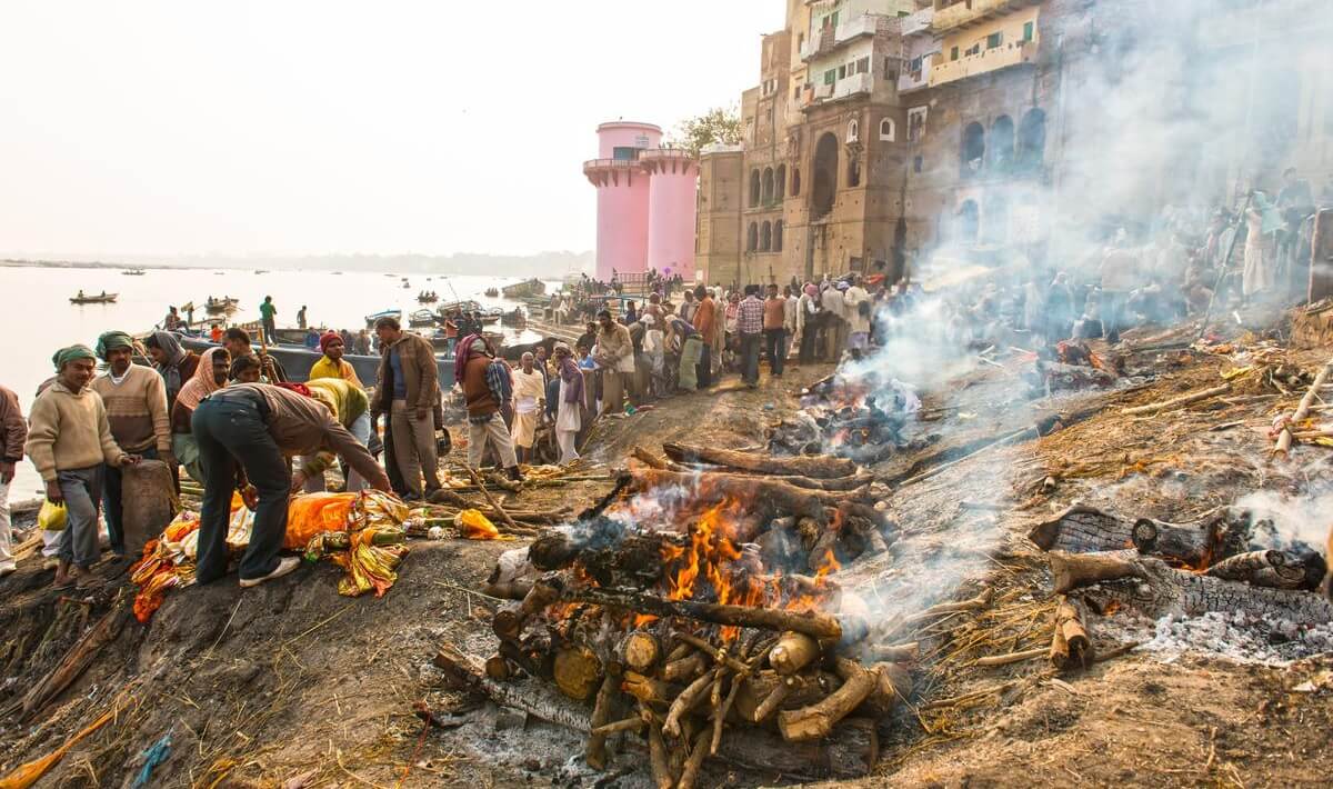 The Spiritual Philosophy Behind Cremation in Hinduism