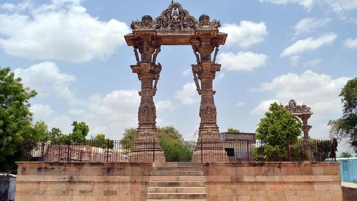 Vadnagar (110 km)