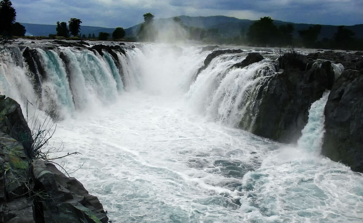 Hogenakkal Falls Near Bangalore