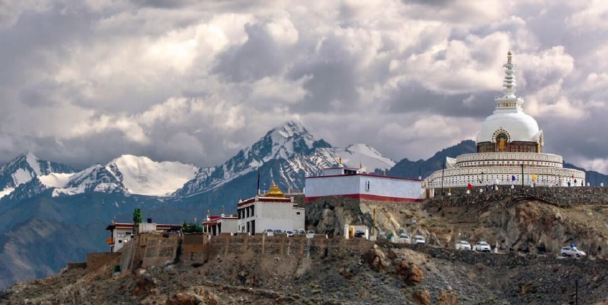 Architectural Beauty – Modern Simplicity, Timeless Symbols