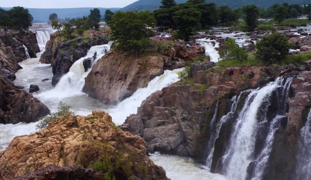 Top Waterfalls Near Bangalore Within 200 km: Scenic Escapes for Nature Lovers