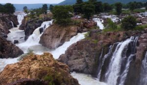 Top Waterfalls Near Bangalore Within 200 km: Scenic Escapes for Nature Lovers