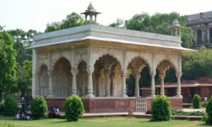 Stroll Through the Hayat Bakhsh Bagh
