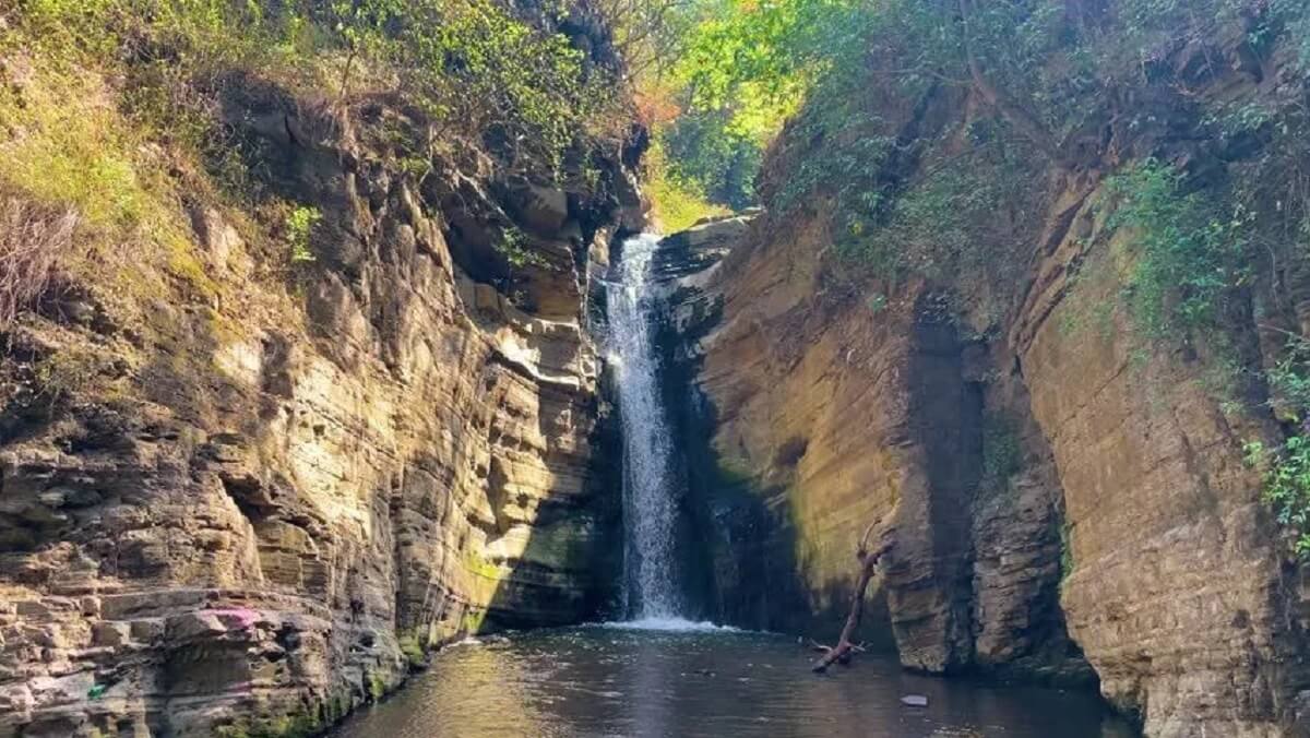 Riva Waterfall, Barog – 65 km from Chandigarh