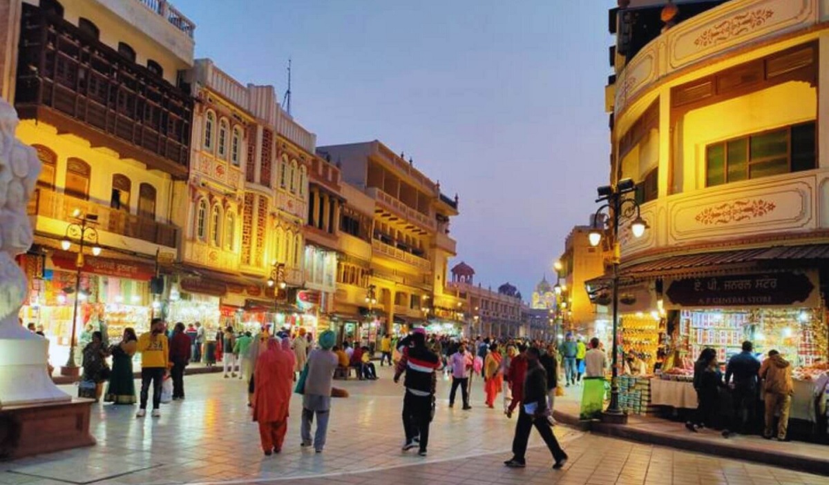 Hall Bazaar: Discovering History Through Local Markets