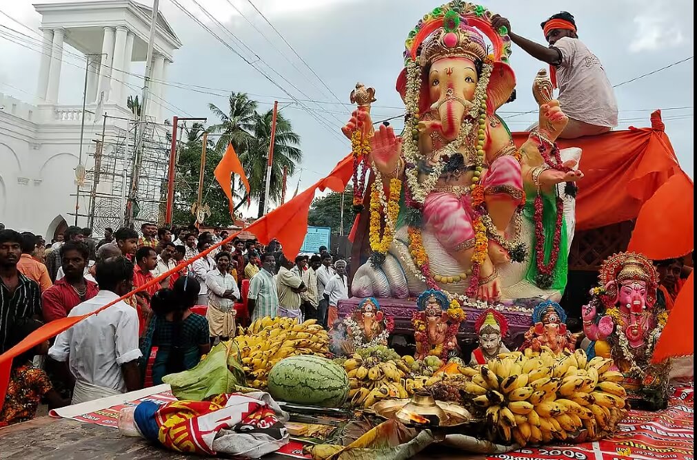 Ganesh Chaturthi 2025: Date, Puja Timings, Rituals & Best Pandals to Visit in Mumbai