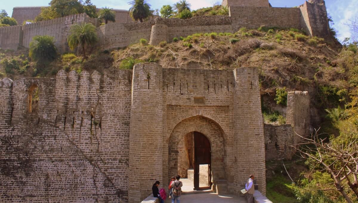 How to Reach Kangra Fort