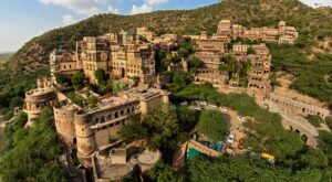 Delhi to Neemrana Fort One Day Heritage Tour