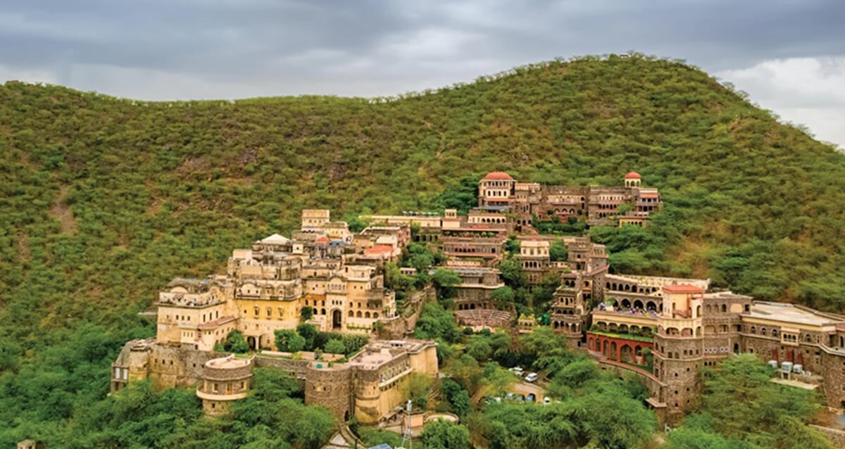 A Brief History of Neemrana Fort Palace
