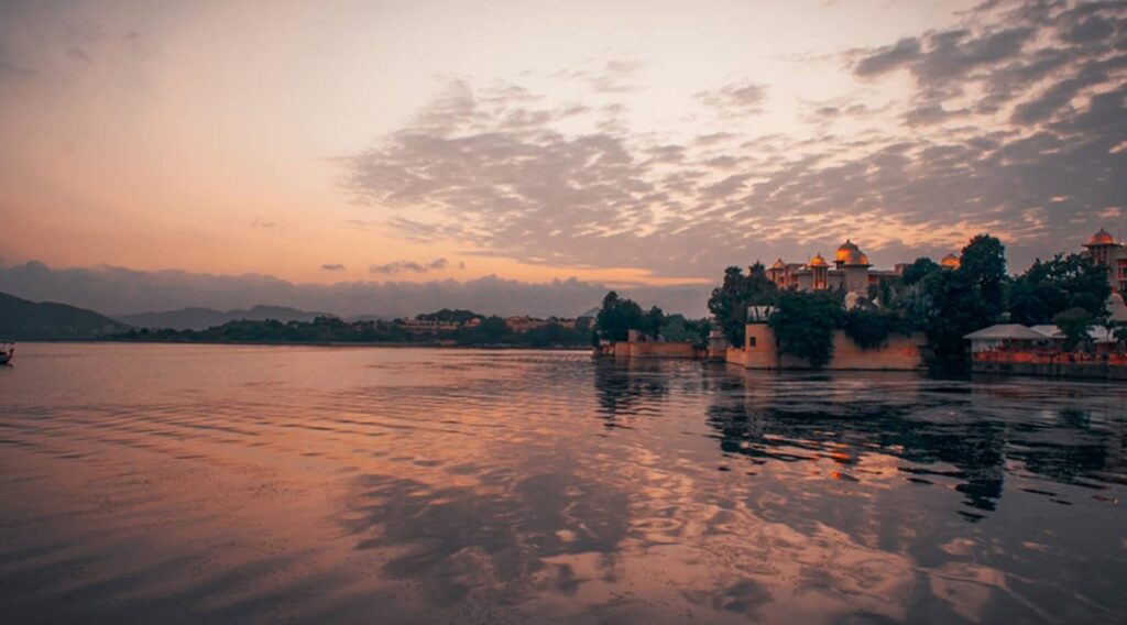 Udaipur in August : A Magical Monsoon Travel Guide to the City of Lakes