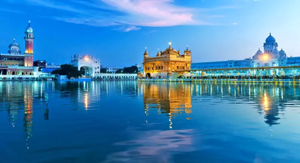 How Can You Experience the Golden Temple at Its Most Peaceful?