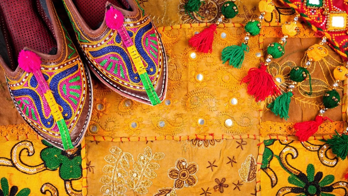 Jaipuri Mojaris (Traditional Footwear)